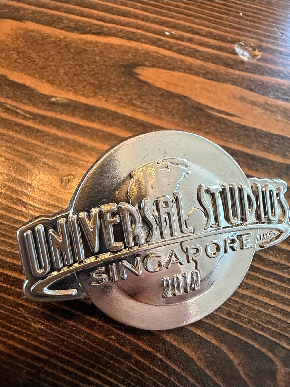 Universal Studios Singapore 2010 Opening Year Globe Metal Pin Souvenir